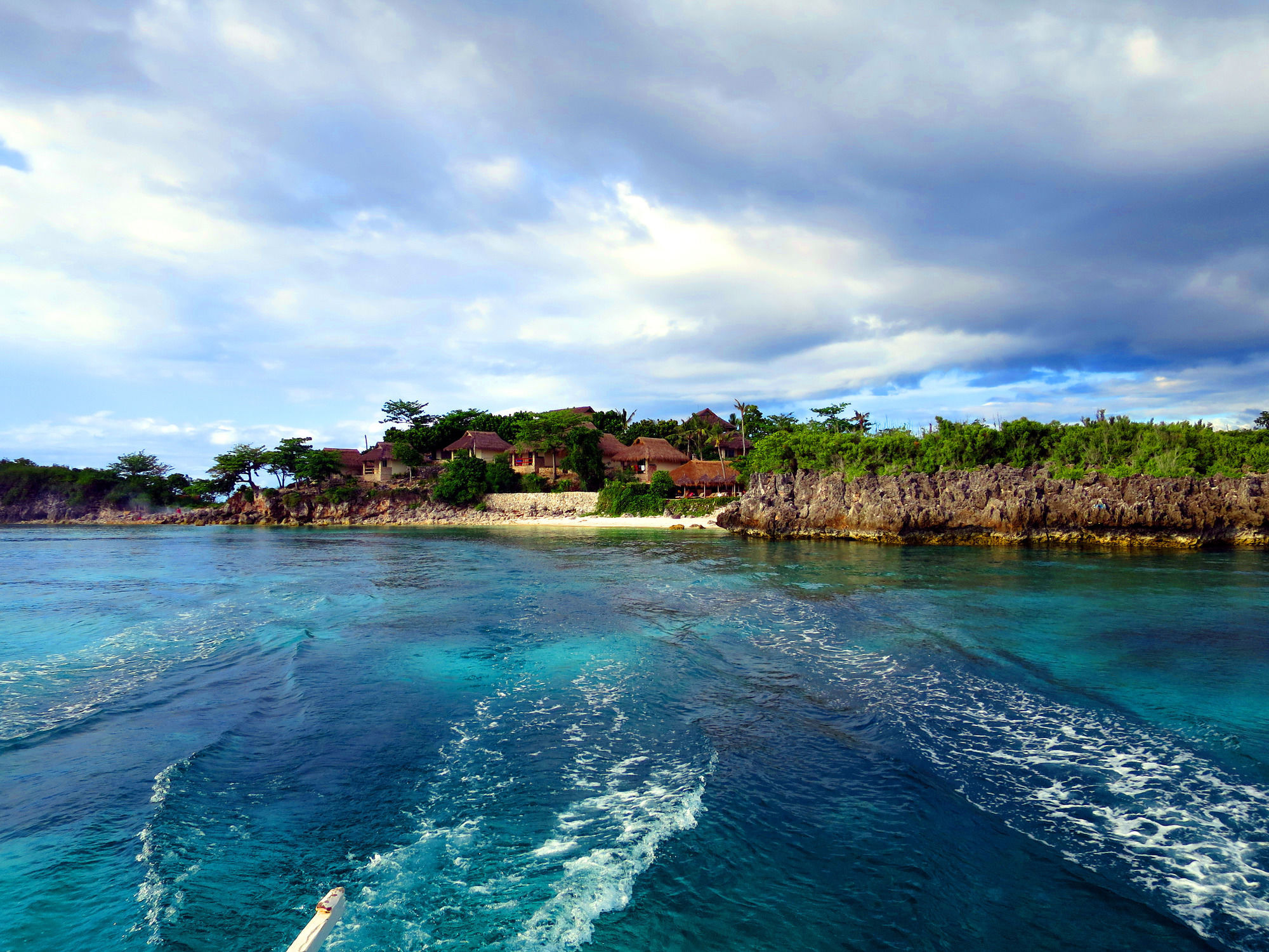 Tepanee Beach Resort Pulau Malapascua Bagian luar foto